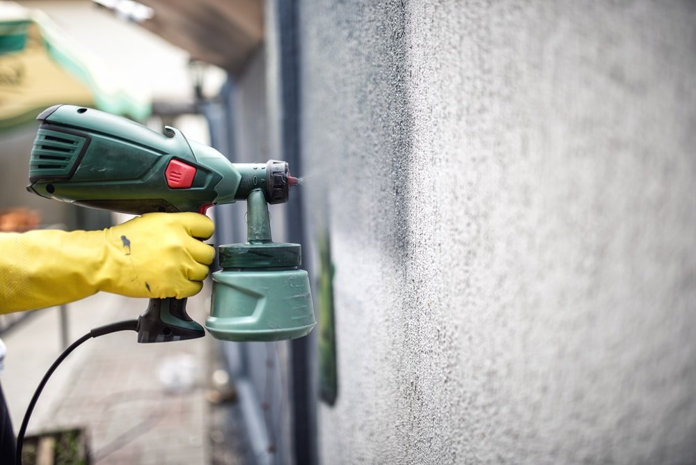 How to Thin Masonry Paint for Spraying