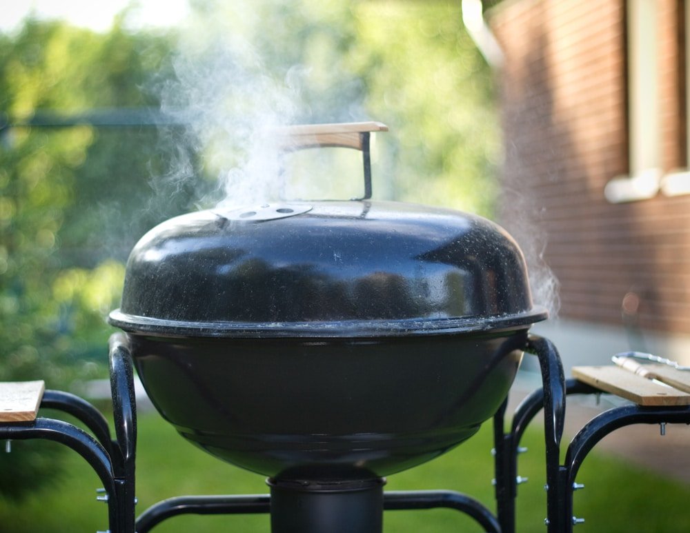 When to Use the Lid on a Charcoal BBQ