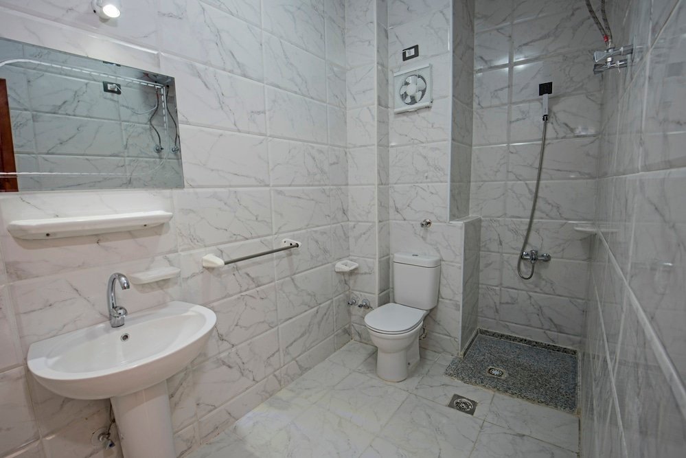 how much does it cost to install a bathroom extractor fan in the uk
