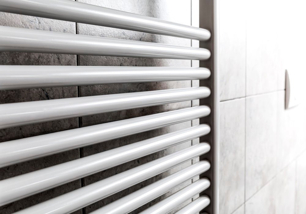 how much does it cost to run an electric bathroom heater