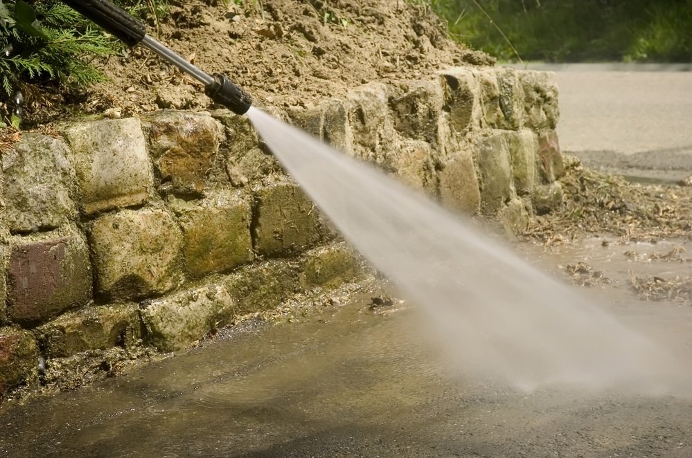 how much water does a pressure washer use