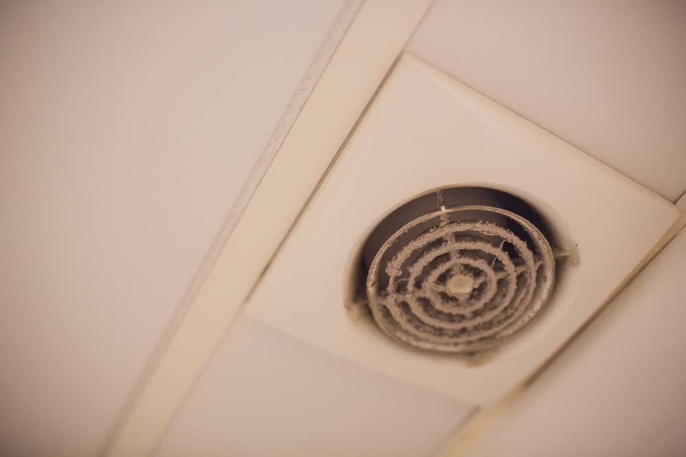 how to clean a bathroom extractor fan