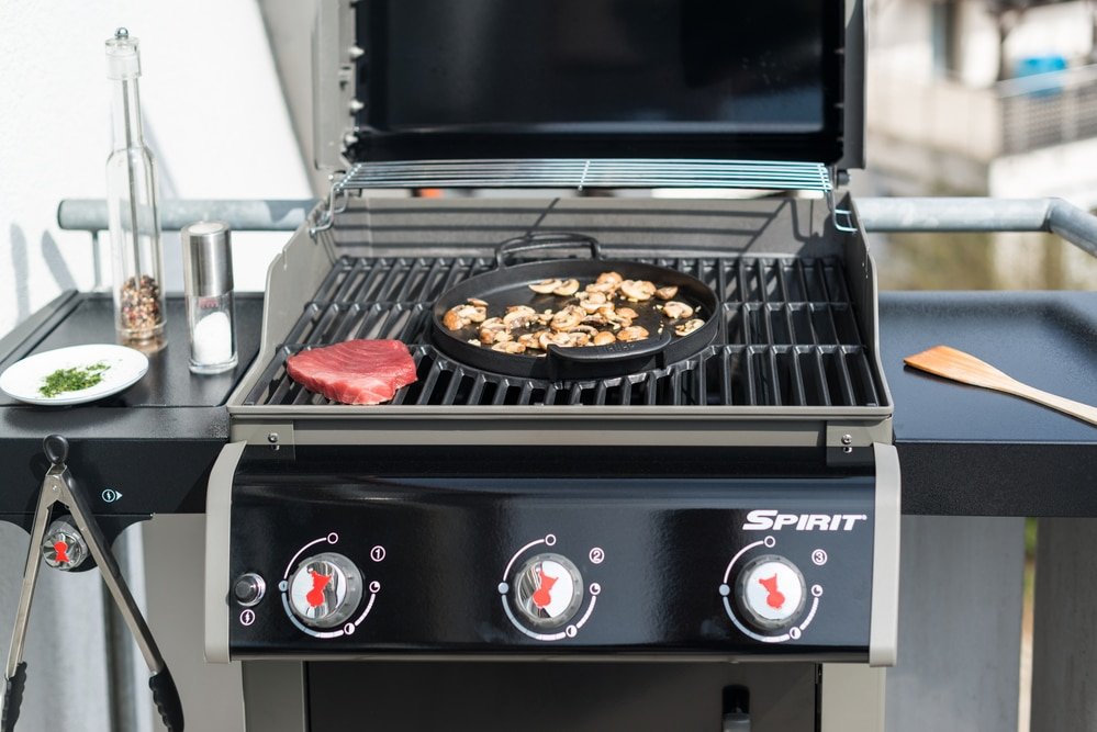 how to turn a gas bbq into a smoker