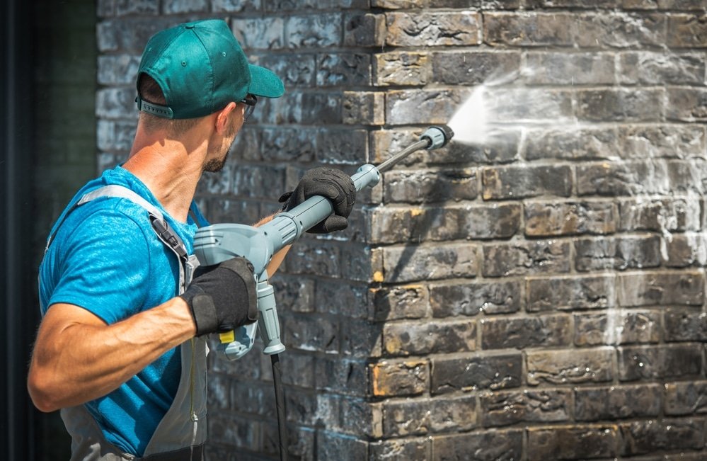 what kind of oil does a pressure washer use
