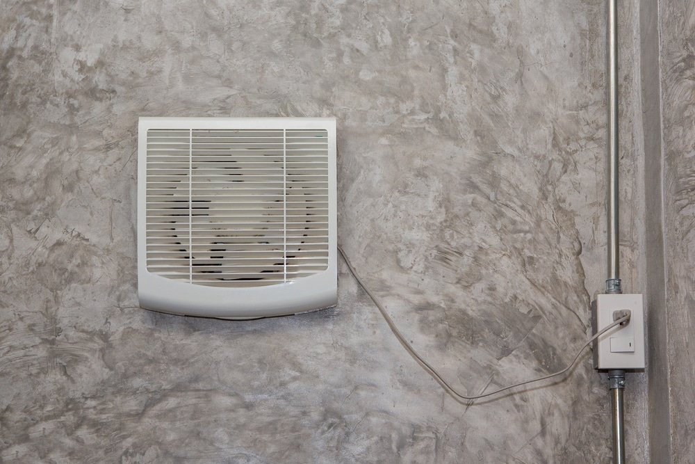 where should an extractor fan be placed in a bathroom
