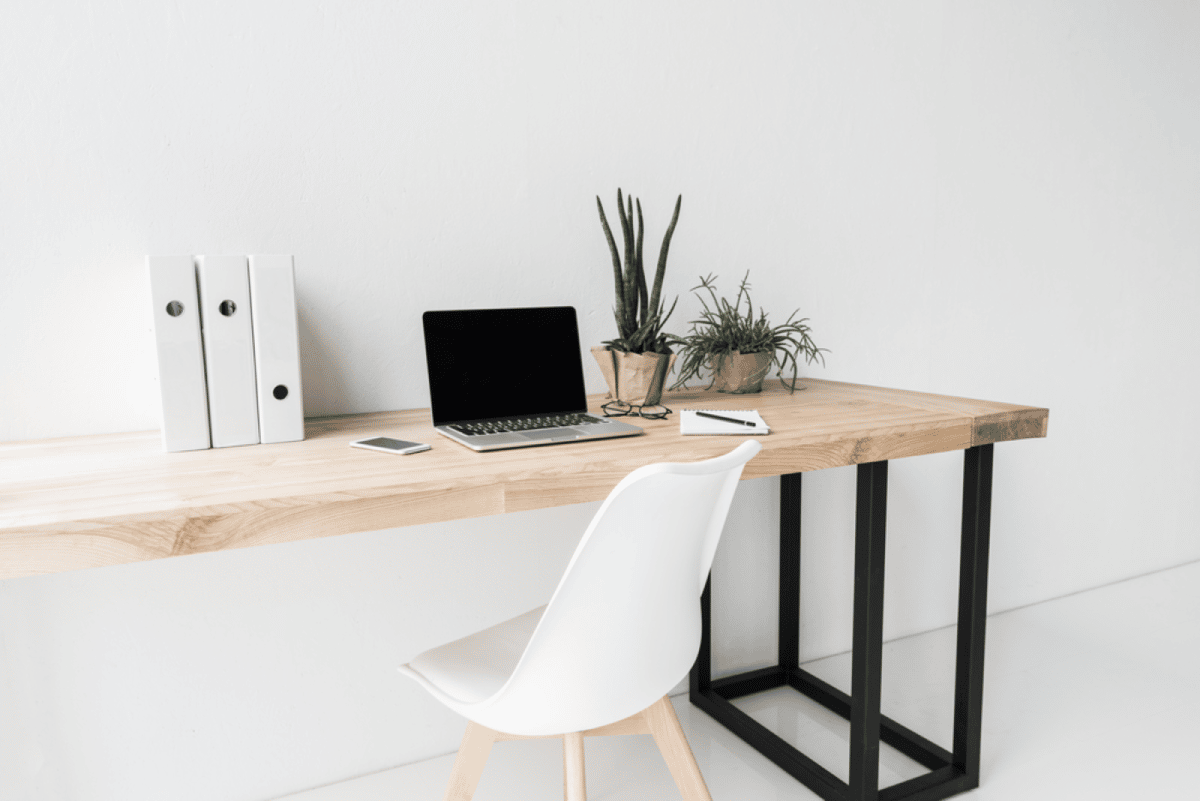 How to Clean a Desk