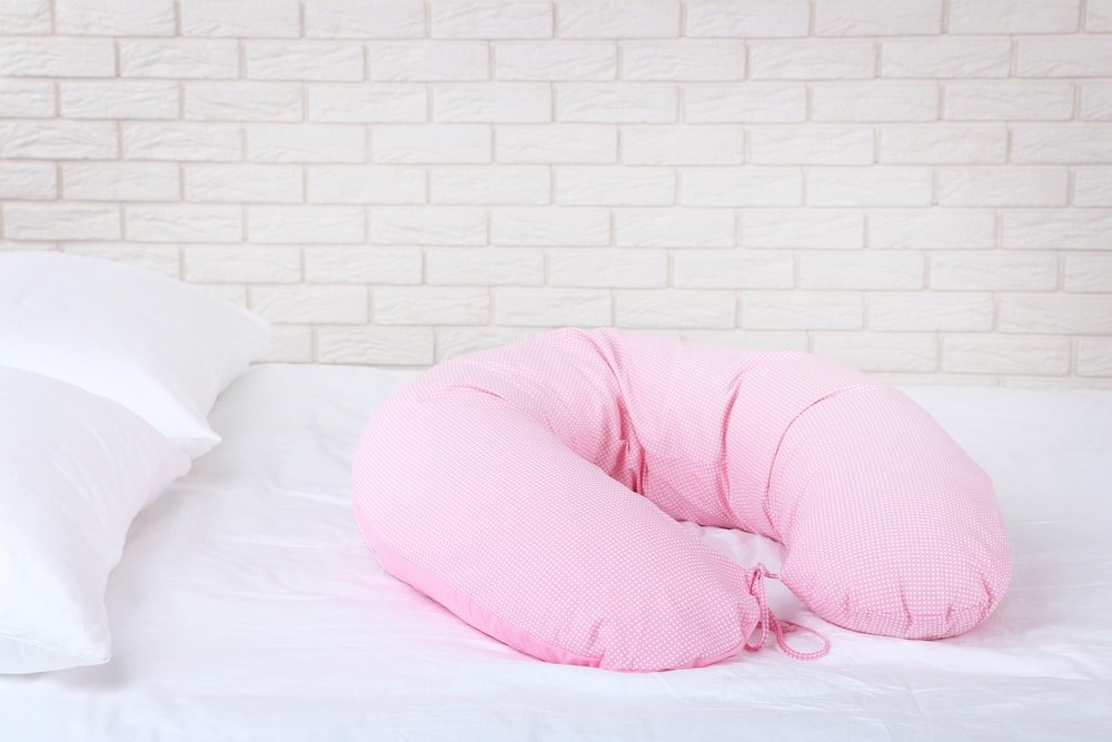 How to Travel with a Pregnancy Pillow