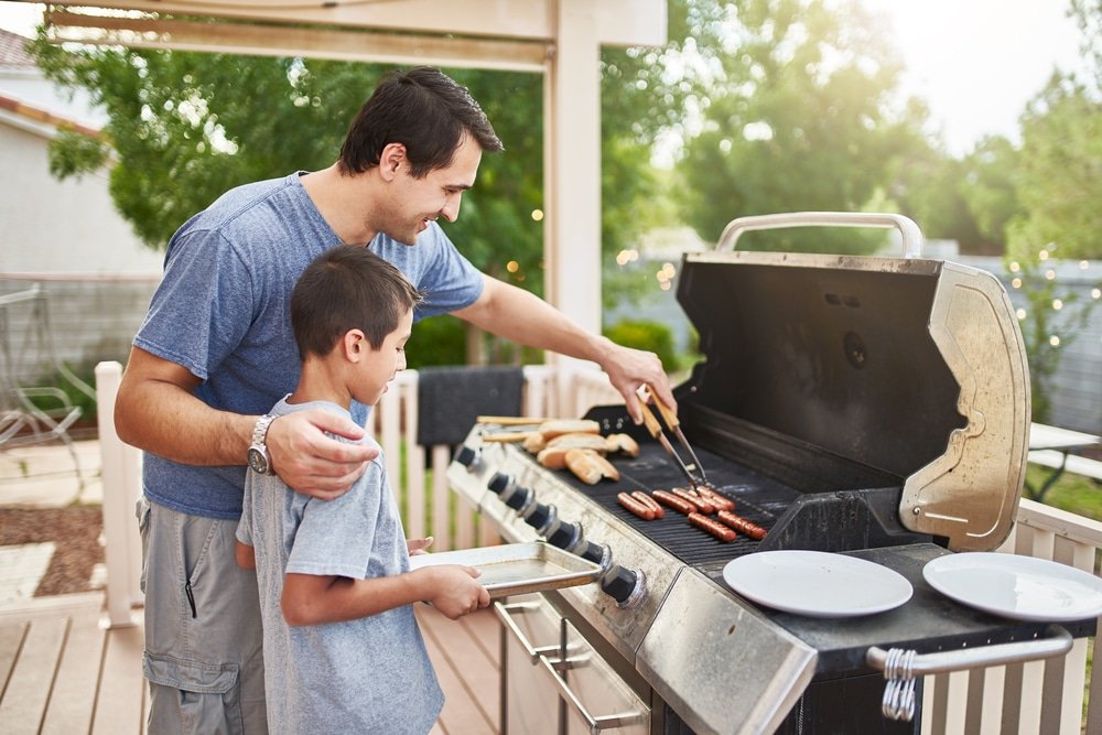 How to Use a Gas BBQ