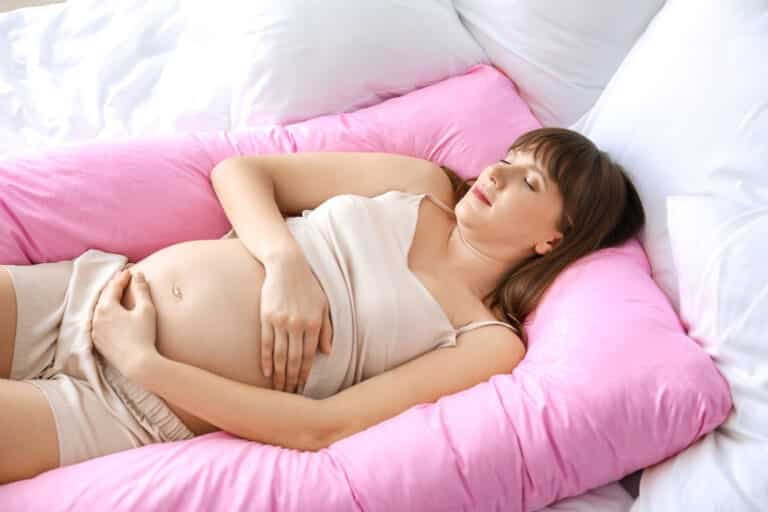 Unlock the Benefits: When to Start Using a Pregnancy Pillow