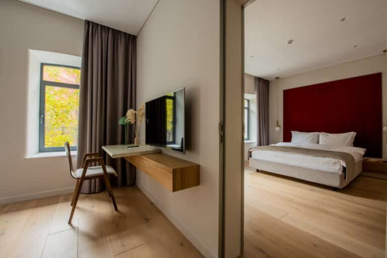 Beautiful Home: Where to Put a Desk in a Bedroom