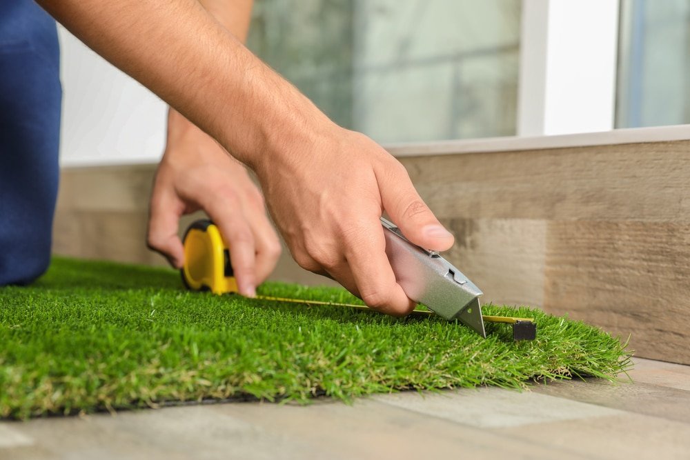 how to cut artificial grass