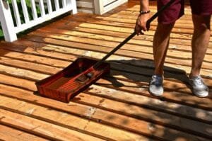 applying a wood varnish