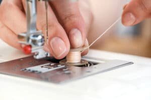 threading a bobbin