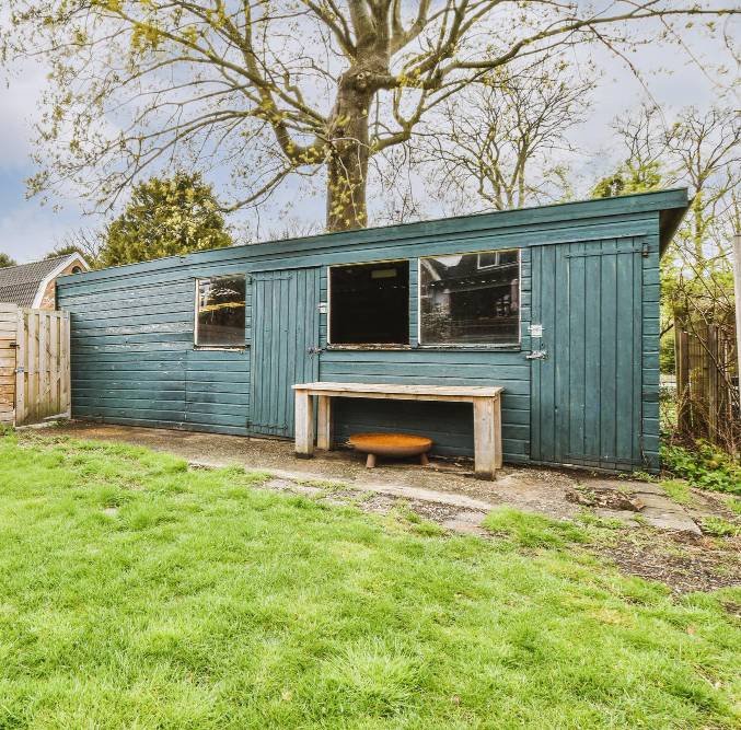 a shed in the courtyard of a modern house
