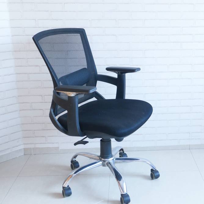 an empty chair in a room